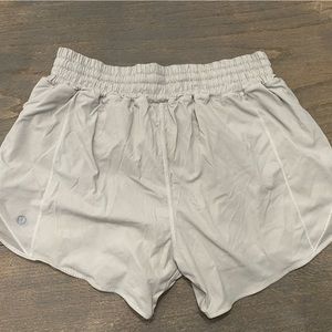 Lululemon hotty hot high rise shorts 4 inch white size 8